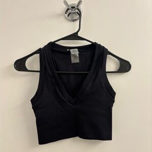 Aritzia Sleeveless Fitted Crop Tank Top